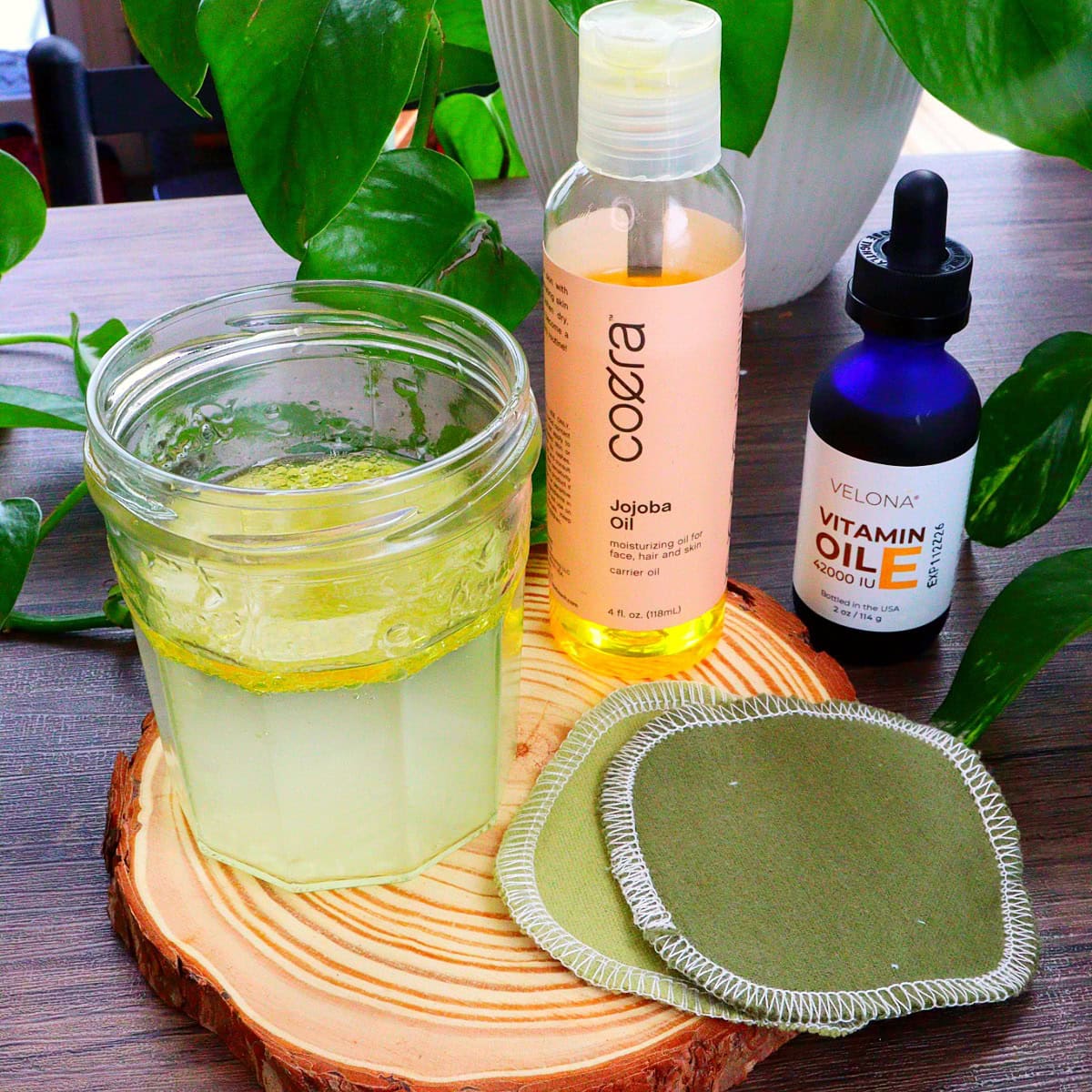 DIY Eye Makeup: Simple Homemade Recipes For A Clean Cosmetics Routine (29) DIY Eye Makeup: Simple Homemade Recipes For A Clean Cosmetics Routine (29)