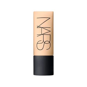 Wat je huidtype of voorkeur ook is: in deze lijst met beste foundations zit er eentje voor je tussen | Vogue NL (3) Wat je huidtype of voorkeur ook is: in deze lijst met beste foundations zit er eentje voor je tussen | Vogue NL (3)